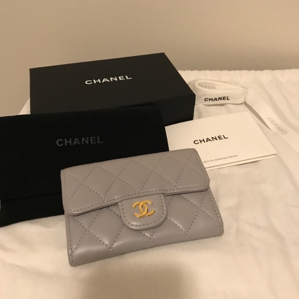 Excellent conditions preloved authentic Chanel card case lambskin leather